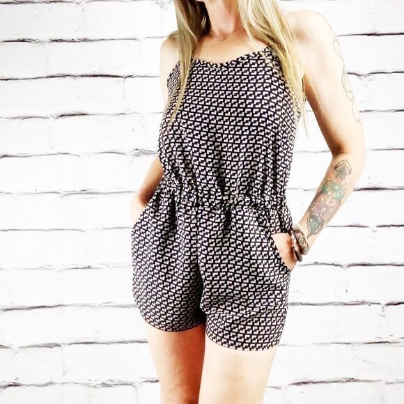 Mind code tie back romper - Picture 1 of 6